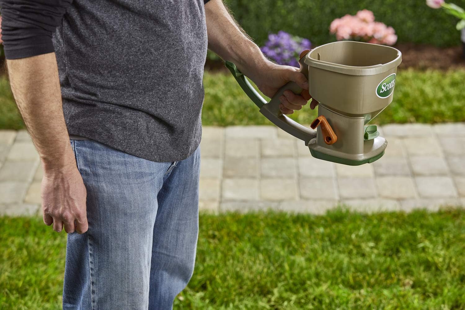 Scotts Whirl Hand-Powered Spreader for Seed, Fertilizer, Salt, Ice Melt, Handheld Spreader Holds up to 1,500 sq. ft. Product